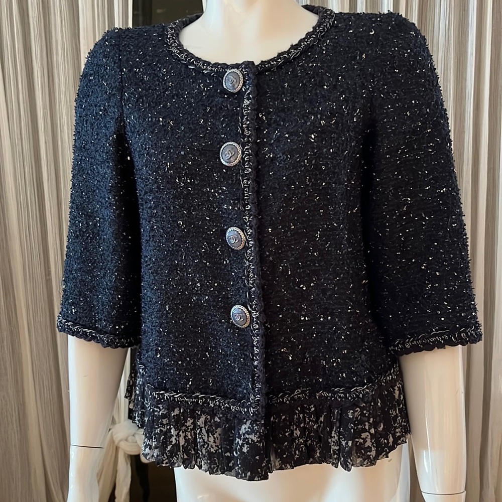 Chanel authentic bnwt runway detail pleats lining jacket & jumbo CC buttons